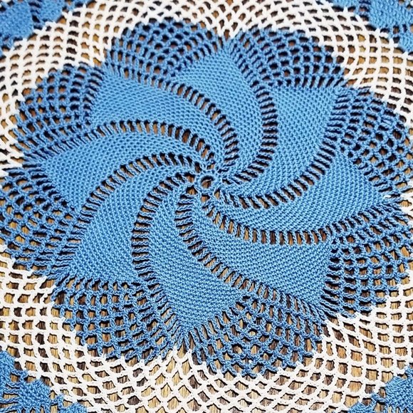 New Hand Crafted Comets Tail 16 1/2" Delft & White Doily - Picture 2 of 3